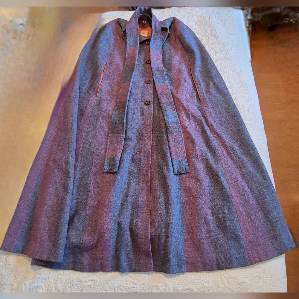 Vintage 80's Avoca women 's Large wool striped walking cape  scarf arm slot GUC